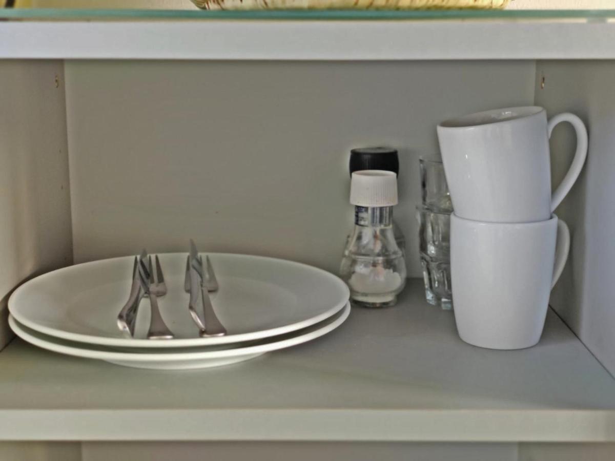 Hotelhuisje #a Holiday home Warmenhuizen